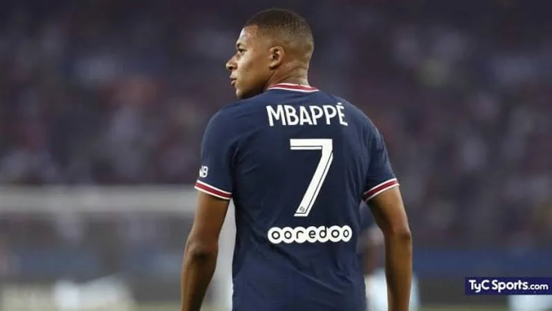 Lịch sử số áo Mbappé trải dài từ 29, 7, 9 đến 10 qua Monaco, PSG và Real Madrid.